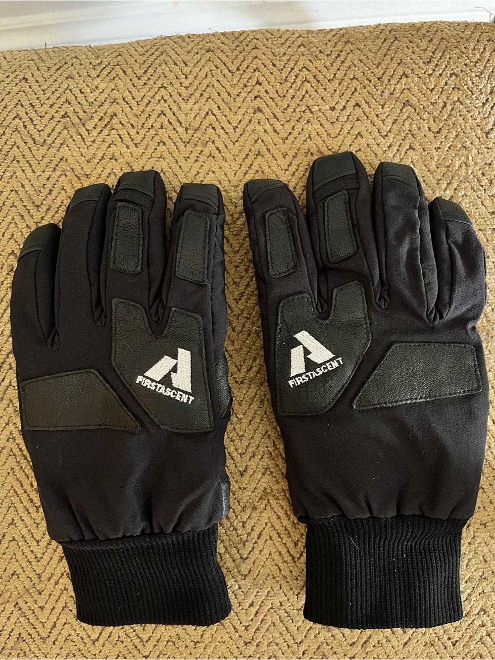 Men’s winter gloves